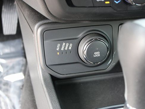 Used 2018 Jeep Renegade Latitude w/ Cold Weather Group AWD/4WD image 23