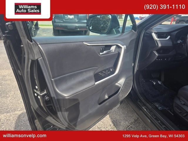 Used 2020 Toyota RAV4 XLE w/ XLE Grade Weather Package AWD/4WD image 10