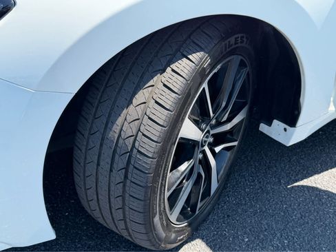 Used 2023 Nissan Maxima SV w/ Floor Mat Group FWD image 11