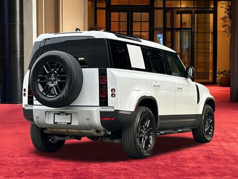 Used 2025 Land Rover Defender 110 S image 10