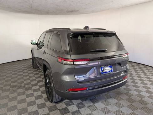 Certified 2025 Jeep Grand Cherokee Altitude AWD/4WD image 4