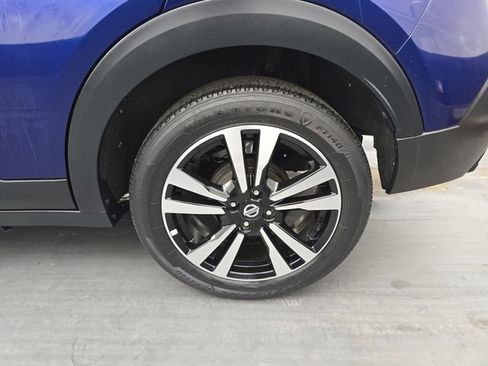 Used 2019 Nissan Kicks SV FWD image 17