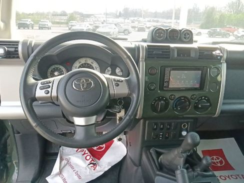 Used 2014 Toyota FJ Cruiser 4WD w/ Upgrade Package image 26