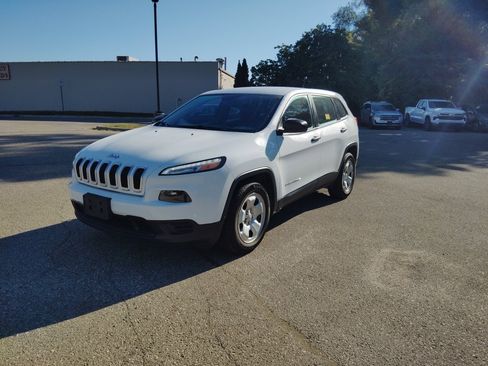 Used 2015 Jeep Cherokee Sport image 1