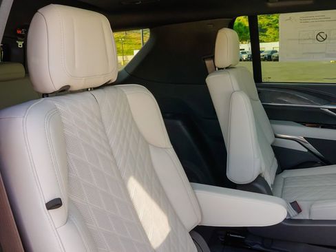 New 2026 Cadillac Escalade IQL Sport 1 w/ LPO, ONYX Package AWD/4WD image 11