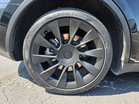 Used 2023 Tesla Model Y Long Range AWD/4WD image 7