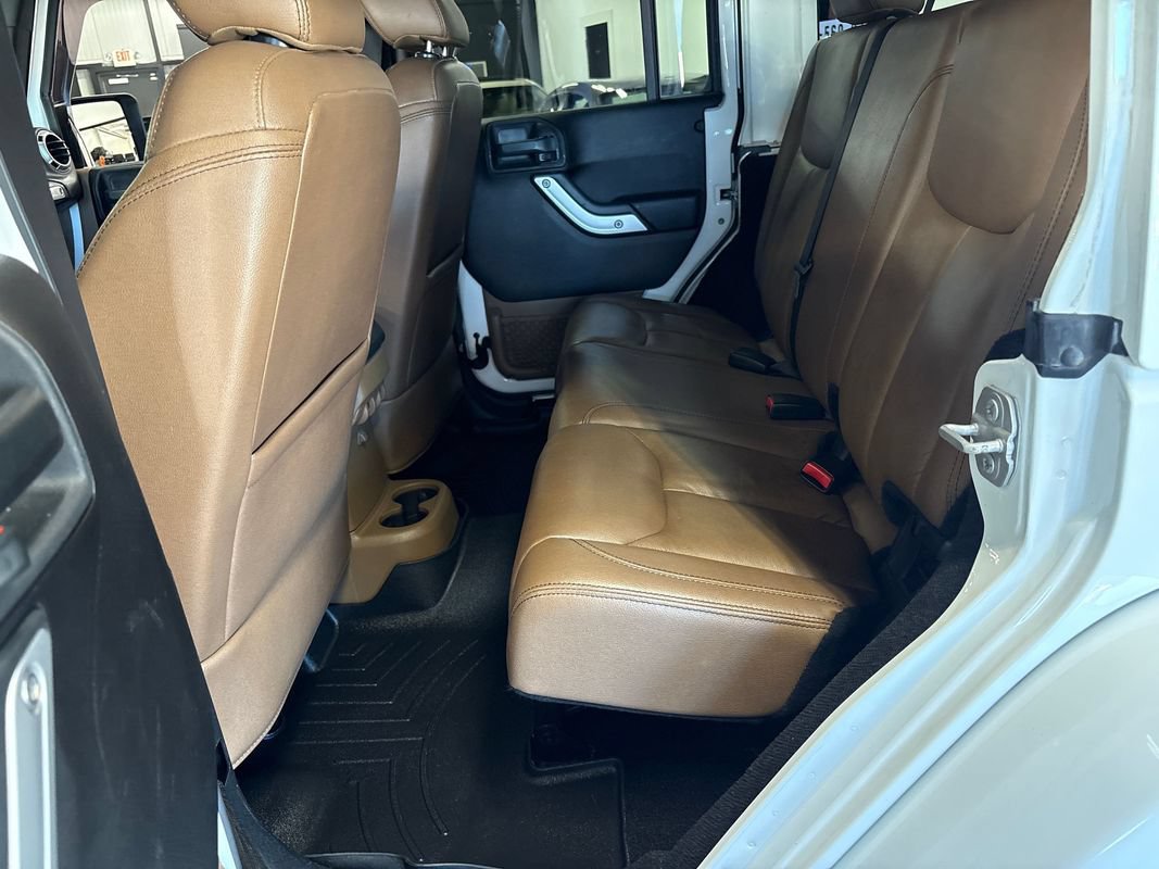 Used 2015 Jeep Wrangler Unlimited Sahara w/ Connectivity Group AWD/4WD image 46
