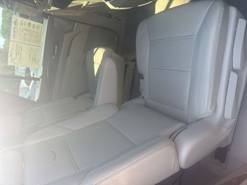 Used 2023 Cadillac Escalade Premium Luxury Platinum AWD/4WD image 9