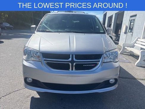 Used 2019 Dodge Grand Caravan SXT FWD image 2