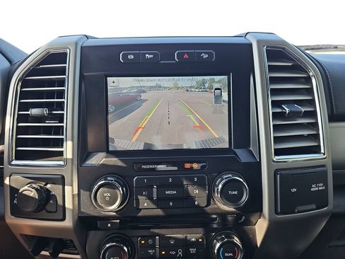 Used 2017 Ford F250 Lariat w/ Lariat Value Package AWD/4WD image 22