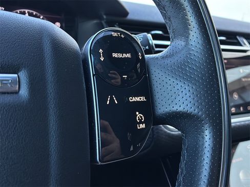 Used 2019 Land Rover Range Rover Velar R-Dynamic SE image 28