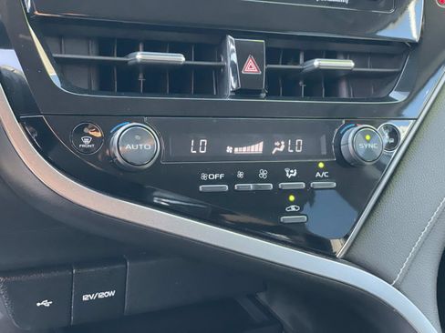 Used 2023 Toyota Camry SE image 13