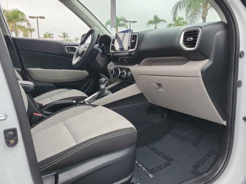 Certified 2026 Hyundai Venue SEL FWD image 23