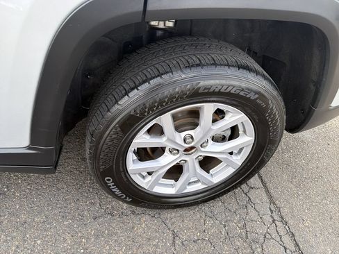 Used 2023 Jeep Grand Cherokee Altitude AWD/4WD image 29