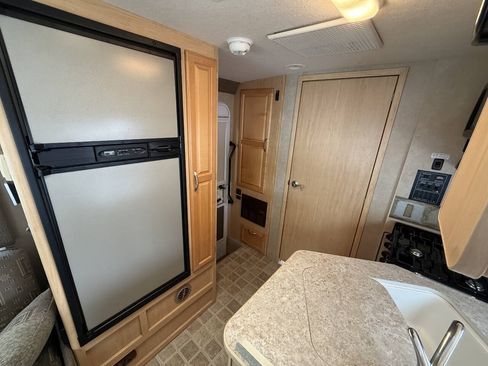 Used 2006 Ford E-450 and Econoline 450 RWD image 17