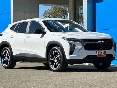 New 2026 Chevrolet Trax RS w/ Sunroof Package FWD image 2