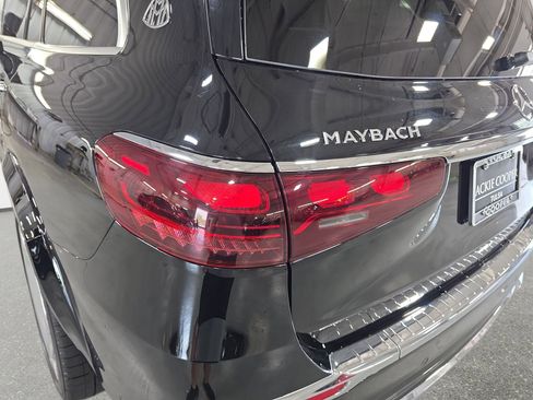 Used 2024 Mercedes-Benz Maybach GLS 600 4MATIC image 33