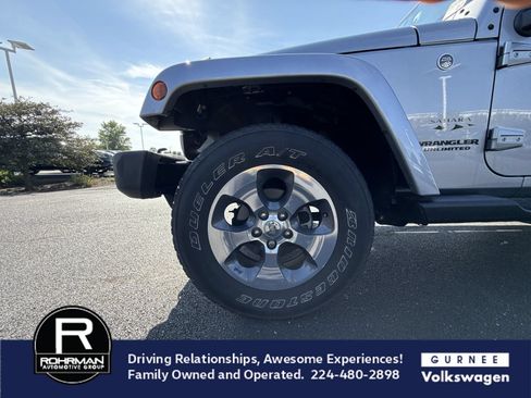 Used 2017 Jeep Wrangler Unlimited Sahara w/ Connectivity Group AWD/4WD image 12