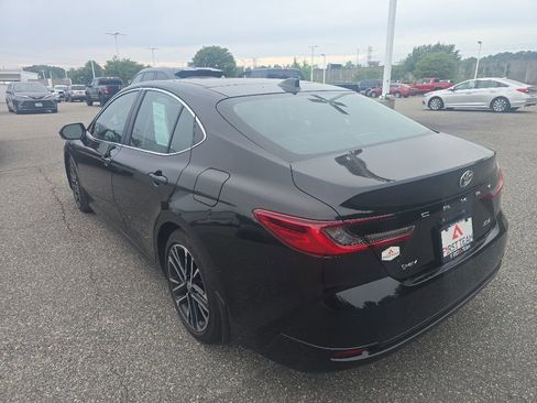 Used 2025 Toyota Camry XLE w/ Premium Plus Package FWD image 7