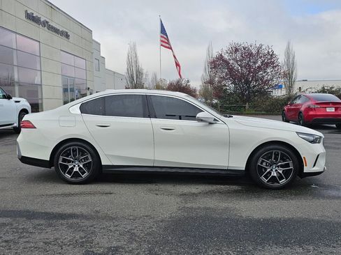 Used 2026 BMW 530i xDrive w/ Premium Package image 8