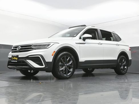 Used 2023 Volkswagen Tiguan SE w/ Panoramic Sunroof Package image 59