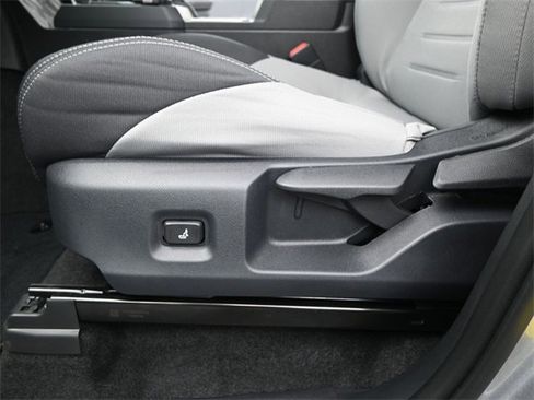 Used 2025 Toyota Tacoma TRD Sport image 9