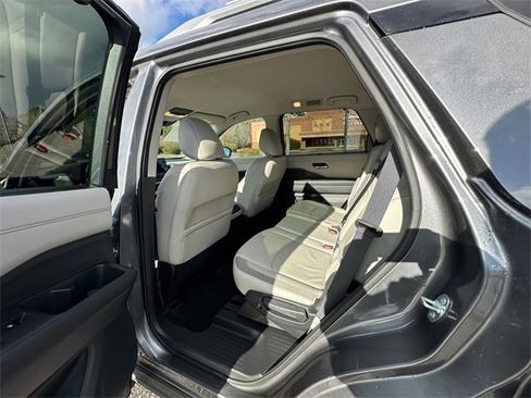 Used 2023 Nissan Pathfinder SL image 19