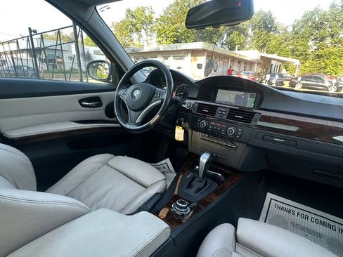 Used 2011 BMW 335i xDrive Sedan AWD/4WD image 31