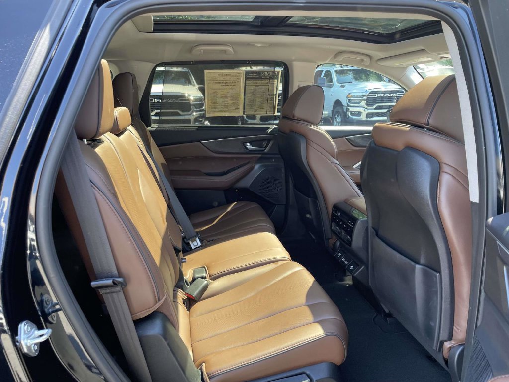 Used 2023 Acura MDX w/ Advance Package AWD/4WD image 18