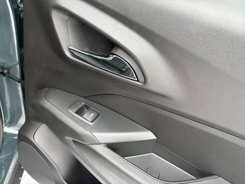 New 2026 Chevrolet Trax LT w/ Sunroof Package image 23