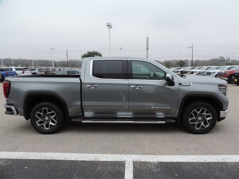 New 2026 GMC Sierra 1500 SLT image 4