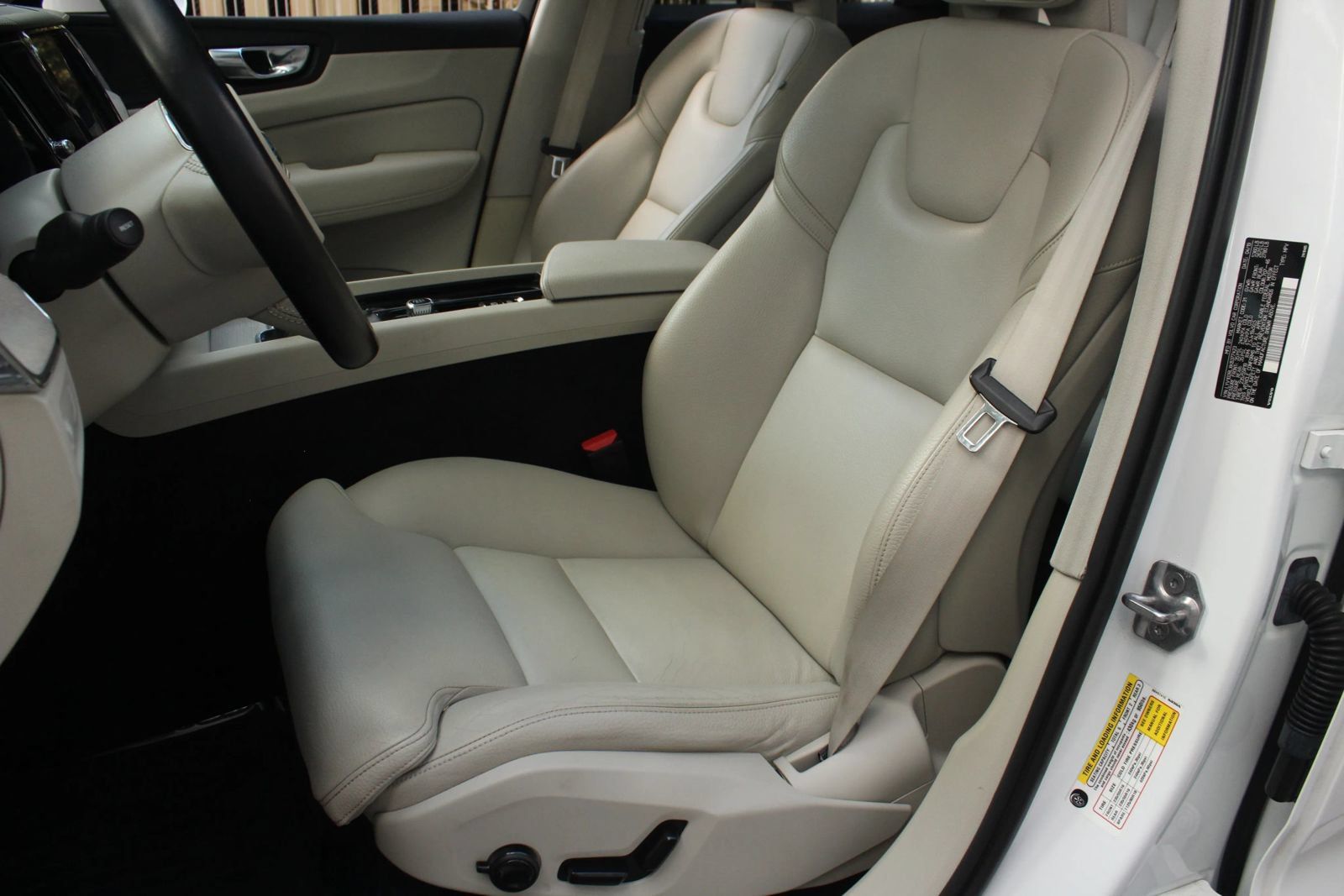 Used 2019 Volvo XC60 T5 Inscription w/ Protection Package Premier AWD/4WD image 17