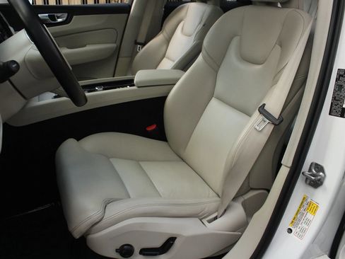 Used 2019 Volvo XC60 T5 Inscription w/ Protection Package Premier AWD/4WD image 17