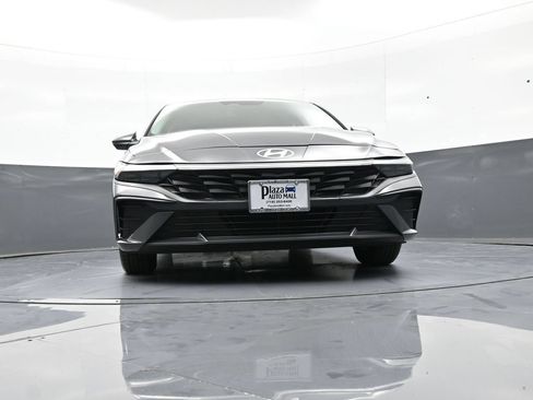 Certified 2025 Hyundai Elantra SE FWD image 26