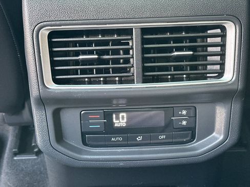 Used 2024 Volkswagen Atlas SE FWD image 15