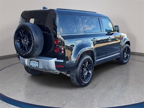 Used 2025 Land Rover Defender 110 S image 6