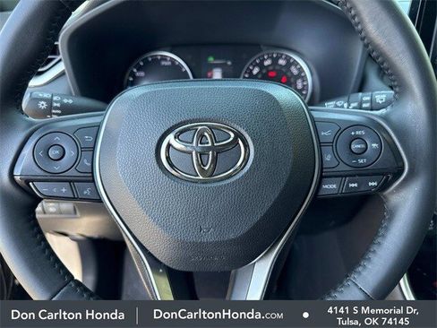 Used 2022 Toyota RAV4 SE image 18