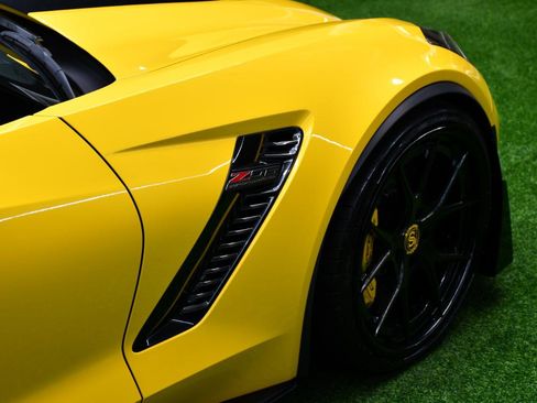 Used 2015 Chevrolet Corvette Z06 w/ 3LZ Preferred Equipment Group RWD image 14