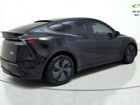 Used 2026 Tesla Model Y 2WD image 9