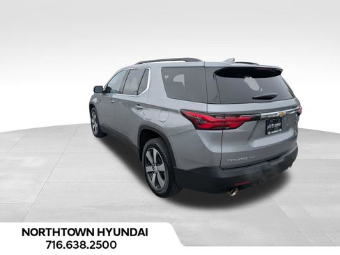 Used 2023 Chevrolet Traverse LT w/ LT Premium Package AWD/4WD image 3