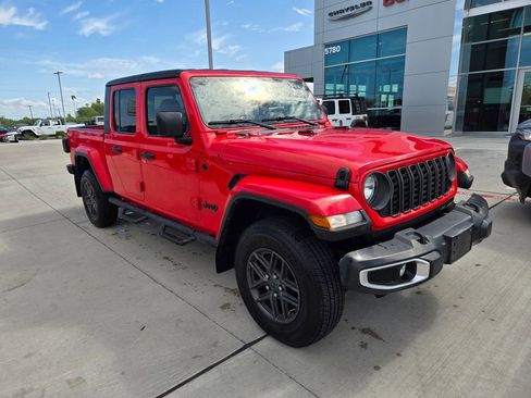 Used 2024 Jeep Gladiator Sport AWD/4WD image 1