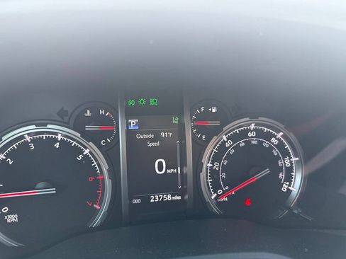 Used 2024 Toyota 4Runner TRD Off-Road Premium w/ Moonroof Package AWD/4WD image 9