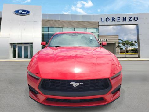 Used 2025 Ford Mustang Coupe RWD image 2