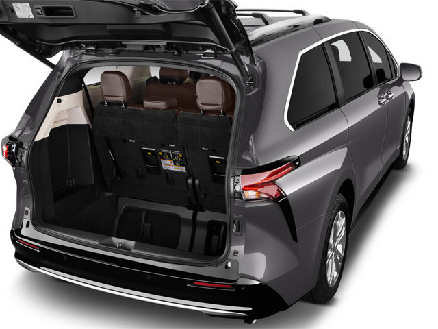 Used 2022 Toyota Sienna XSE FWD image 7