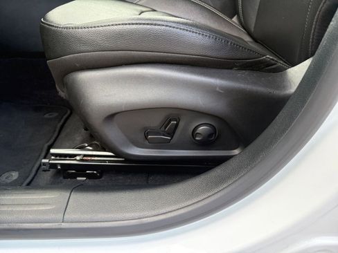 Used 2025 Jeep Compass Limited image 21