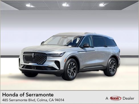 Used 2024 Lincoln Nautilus Premier image 1