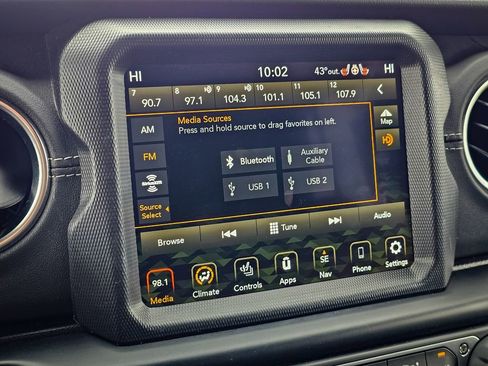 Certified 2022 Jeep Wrangler Unlimited Sahara w/ LED Lighting Group AWD/4WD image 19