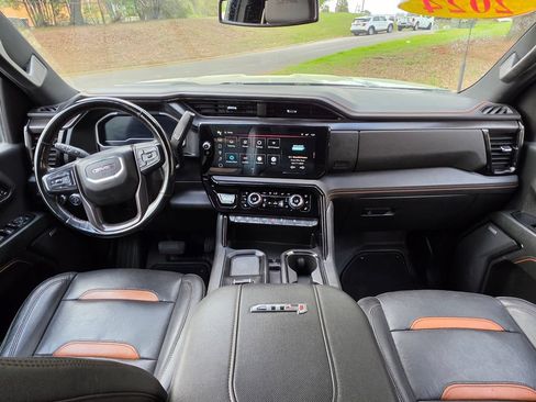 Used 2024 GMC Sierra 2500 AT4 w/ AT4 Preferred Package AWD/4WD image 10