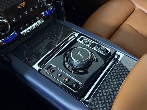 Used 2022 Rolls-Royce Cullinan Black Badge w/ Dark Exterior Package AWD/4WD image 23