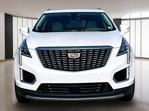 Used 2022 Cadillac XT5 Premium Luxury w/ Technology Package FWD image 3